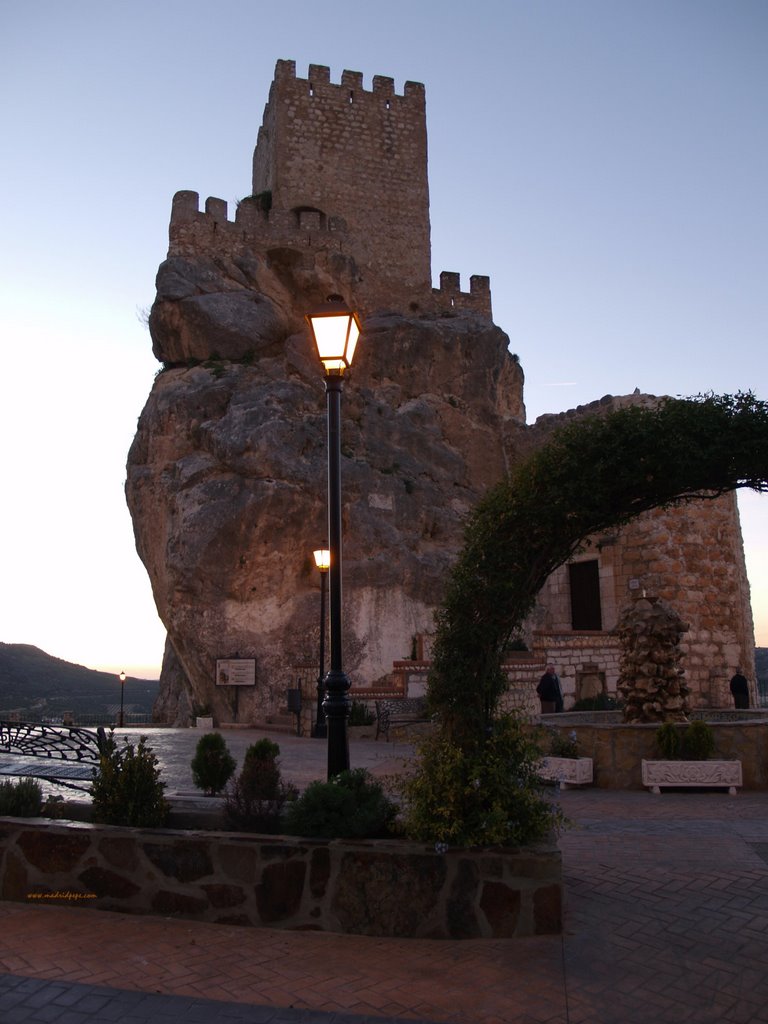 Castillo de Zuheros y mirador by pepemadrid