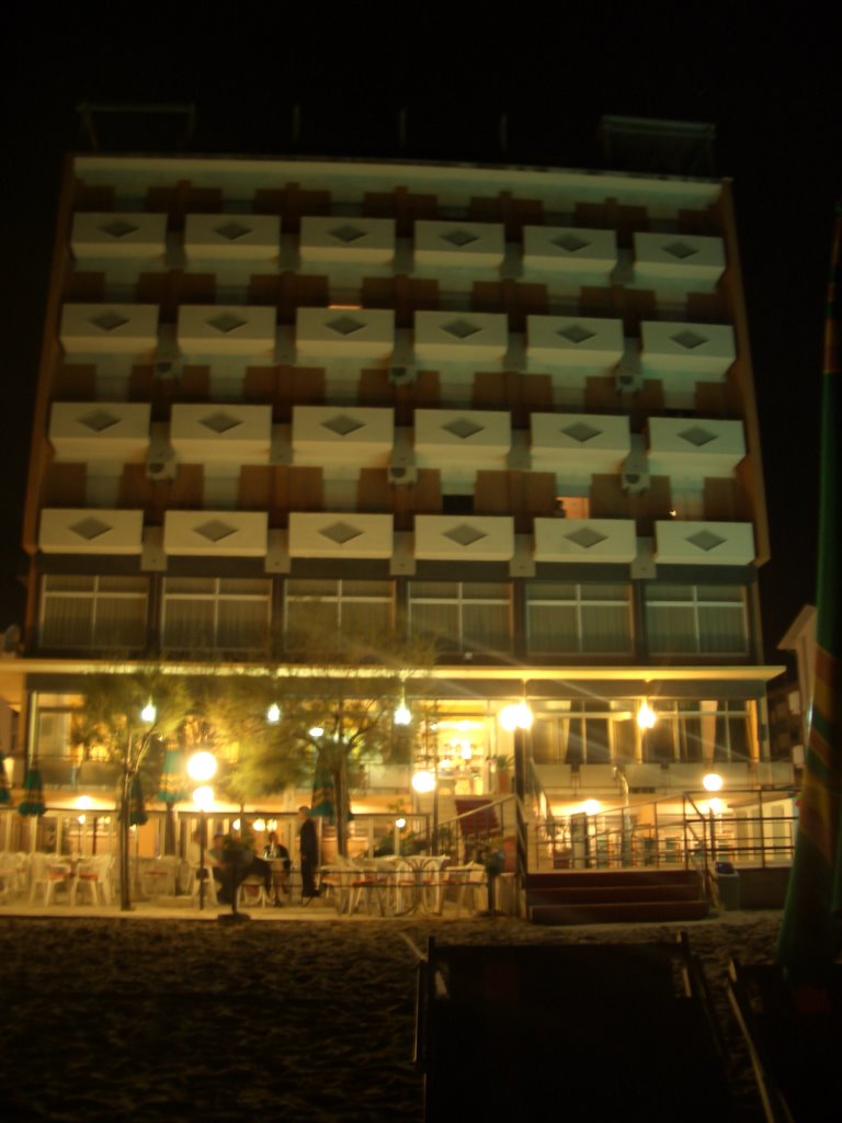 Hotel Apollonia at night (July 2007) by ZottL_75