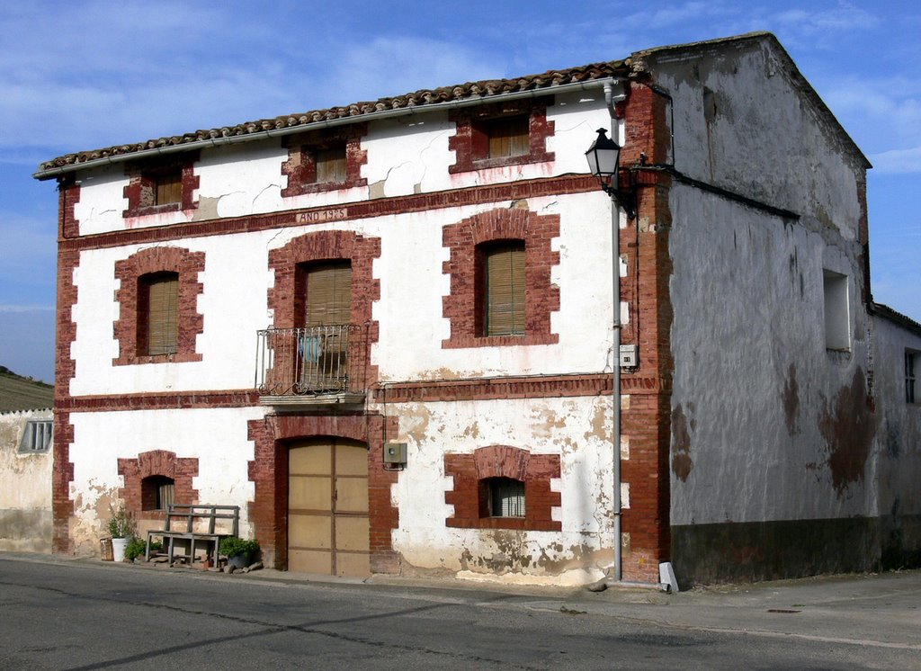 CORPORALES (Valle del Oja). 2006. 01. Edificio de 1925. by Carlos Sieiro del Nido