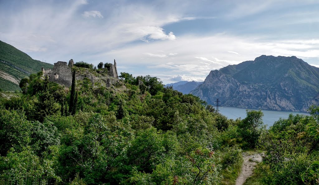 Ruin castle Penede and Lago di Garda by bikemp