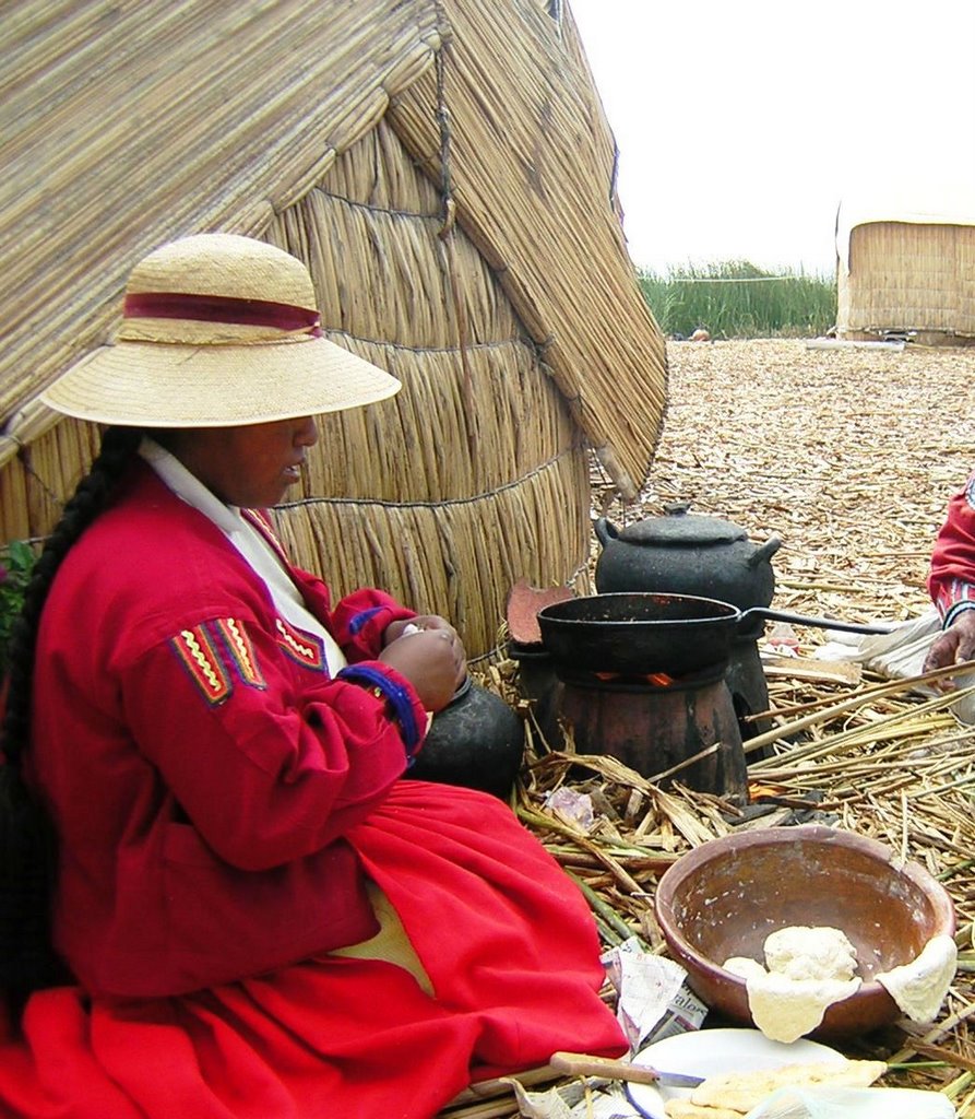 Lago Titicaca - isole degli Uros - donna by maresa maremagna