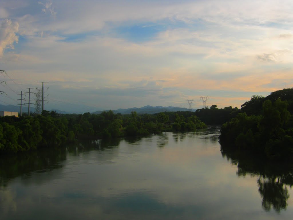 Atardeciendo en el puente del río Papaloapan. by waldwind