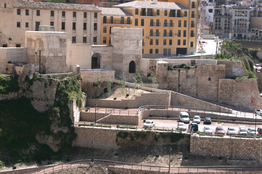 Torre N'Aiça i Portal de Riquer by marathoniano