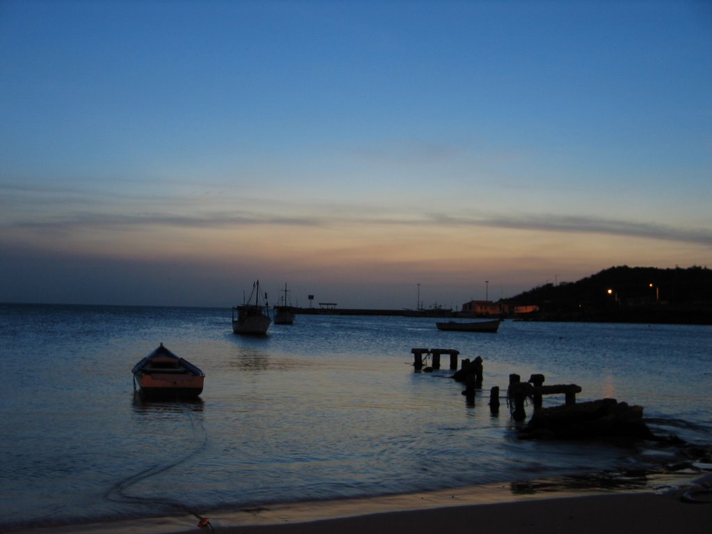 Ocaso desde la playa de Juangriego by arenasfoto