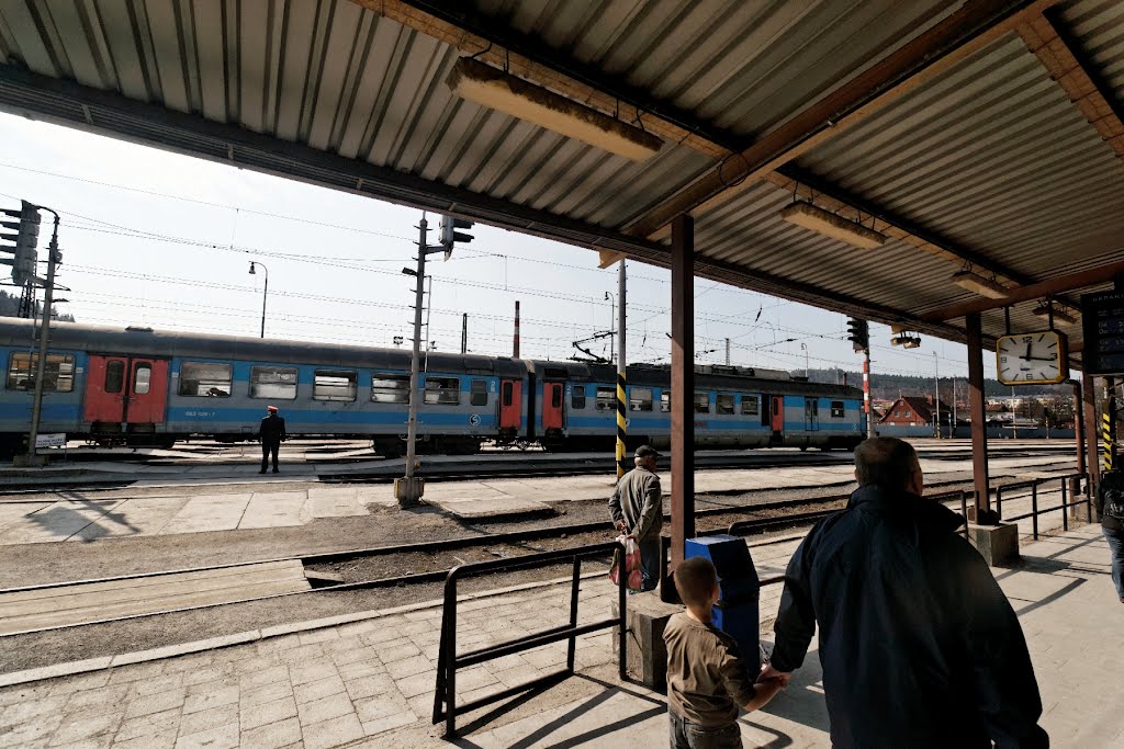 Vsetín - Nádražní - Železniční stanice / Train Station - View WSW by txllxt