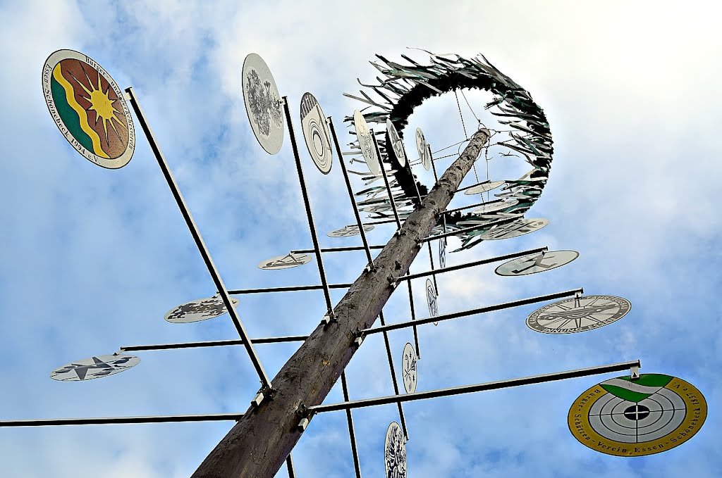 Essen-Schönebeck / Der Maibaum auf der Dorfwiese an der Schönebecker Strasse by Cityfotograph