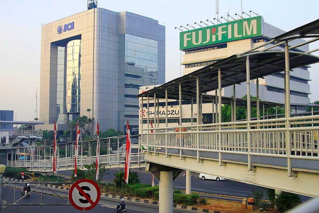 Steel Bridge of Busway Transjakarta at Matraman by ikung adiwar