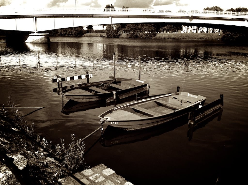 Barques by Joel Carnat