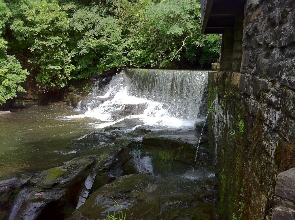 Aberdulias Falls by darren_76