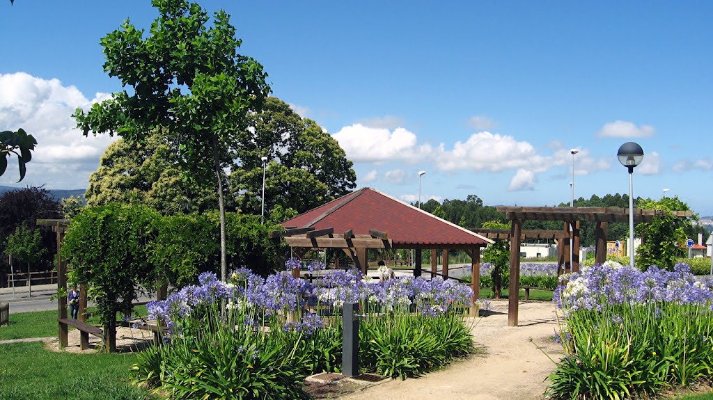 Oleiros - Parque na rúa Brasil. by R.F.Rumbao