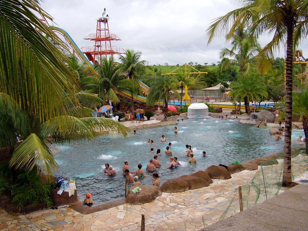 Piscina de água quente e hidromassagem Thermas dos Laranjais by andercol