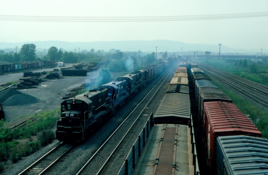 Conrail Freight Train departing Selkirk Yard at Selkirk, NY by Scotch Canadian