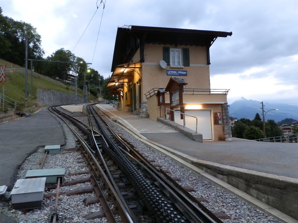 Leysin Bahnhof by rotschild