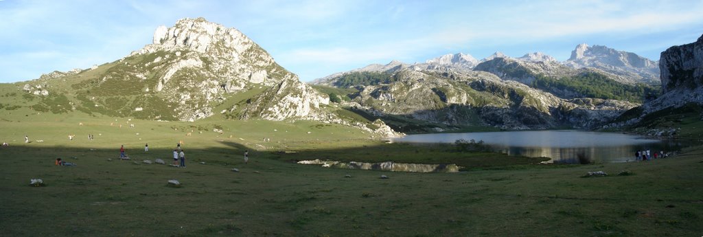 Lago de la Ercina by Caldegas