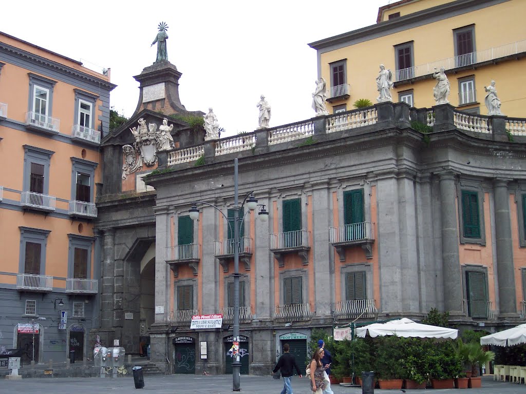 Naples / Napoli, Italie : bâtiments sur la place / piazza Dante Alighieri by TitTornade