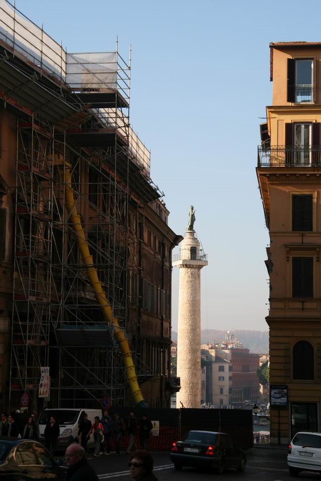 Rione I Monti, Roma, Italy by Robert Radesic