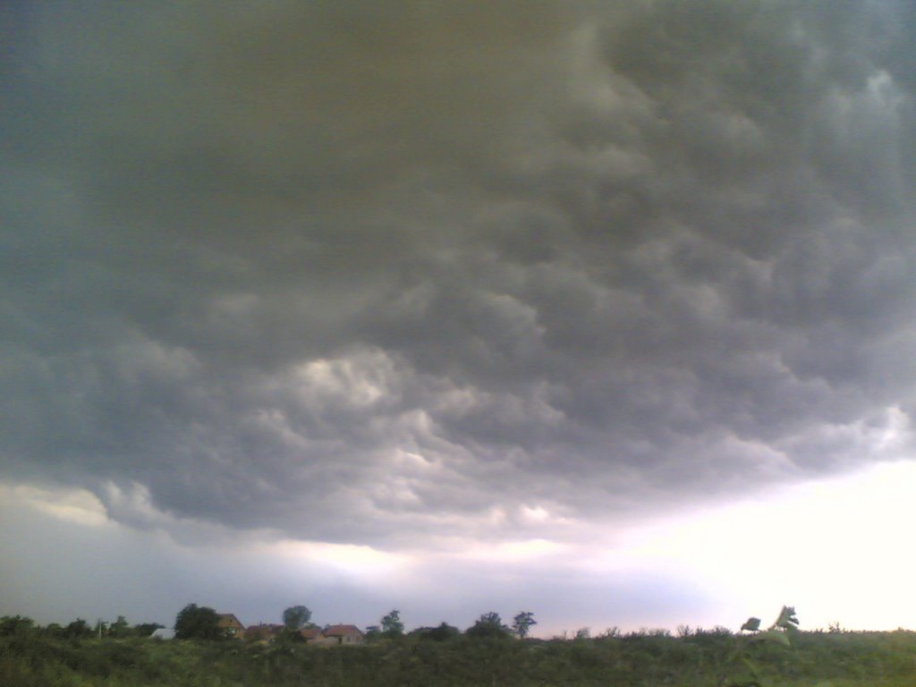 Thunderstorm over lake (Oluja nad jezerom) by Nebojsa Radeta