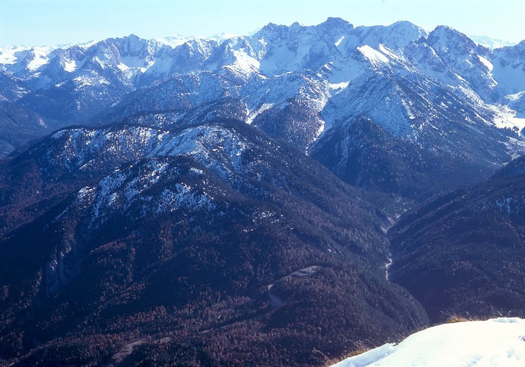 Gr. Arnspitze; Blick zur Karwendel Nordkette by dietmarproske