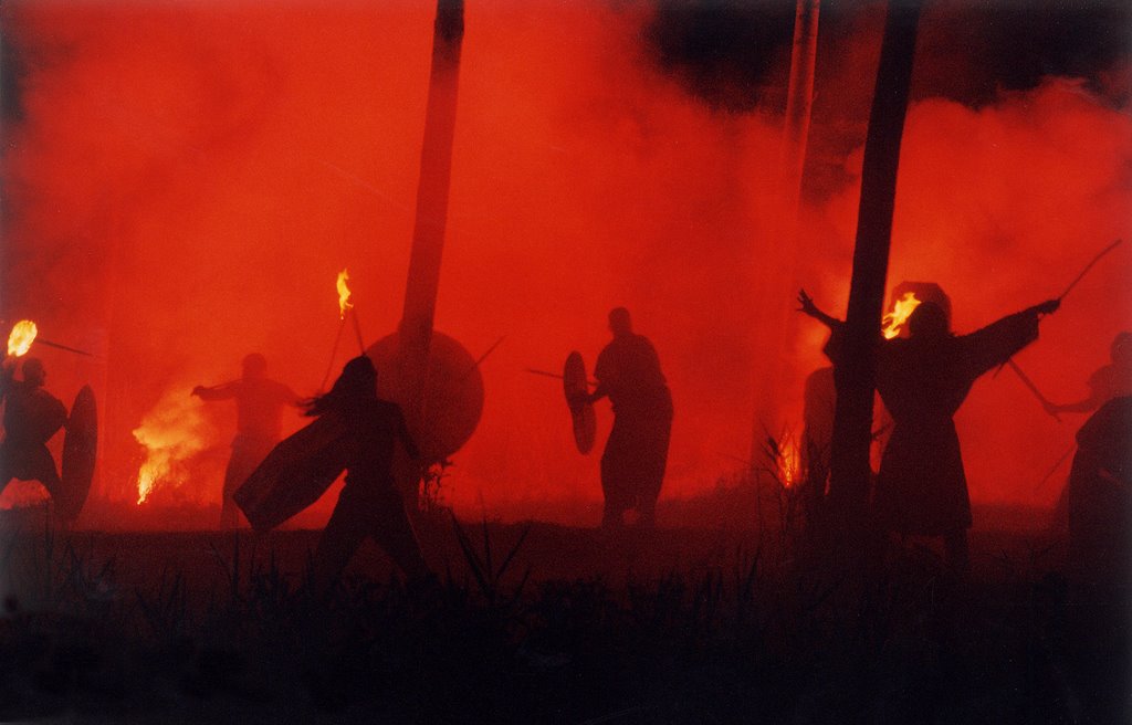 Spettacolo teatrale "Galli ed Etruschi del delta padano". (...e guerra sia!), Trigallia, parco della Pieve, Argenta 27 giugno 2003 by Marco Ferrari