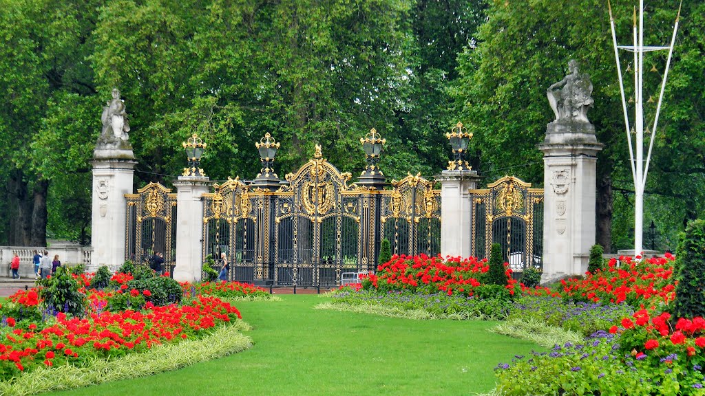 London, Queen Victoria Memorial Gardens by orban.lorant