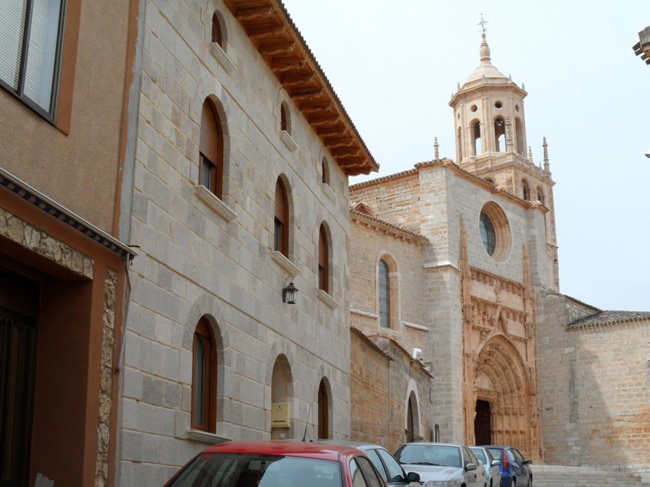 Calle e Iglesia by Montacedo