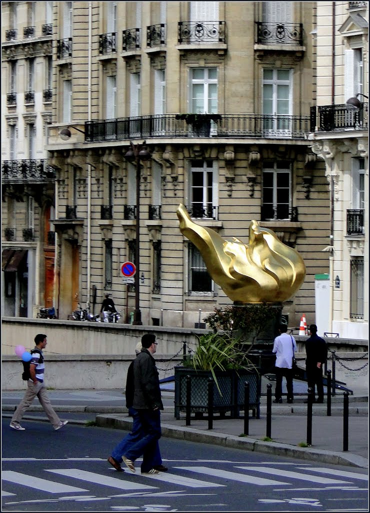 *Flamme de la Liberté, Paris. Unofficial: Lady Di Memorial... by Chris10 ©