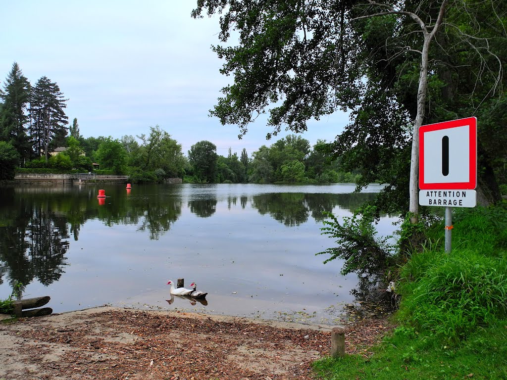 Port fluival de Mercués, Le Lot - Croisière sur la rivière du Lot (Mercués -- Bouziés), France by Canalous Guidemar