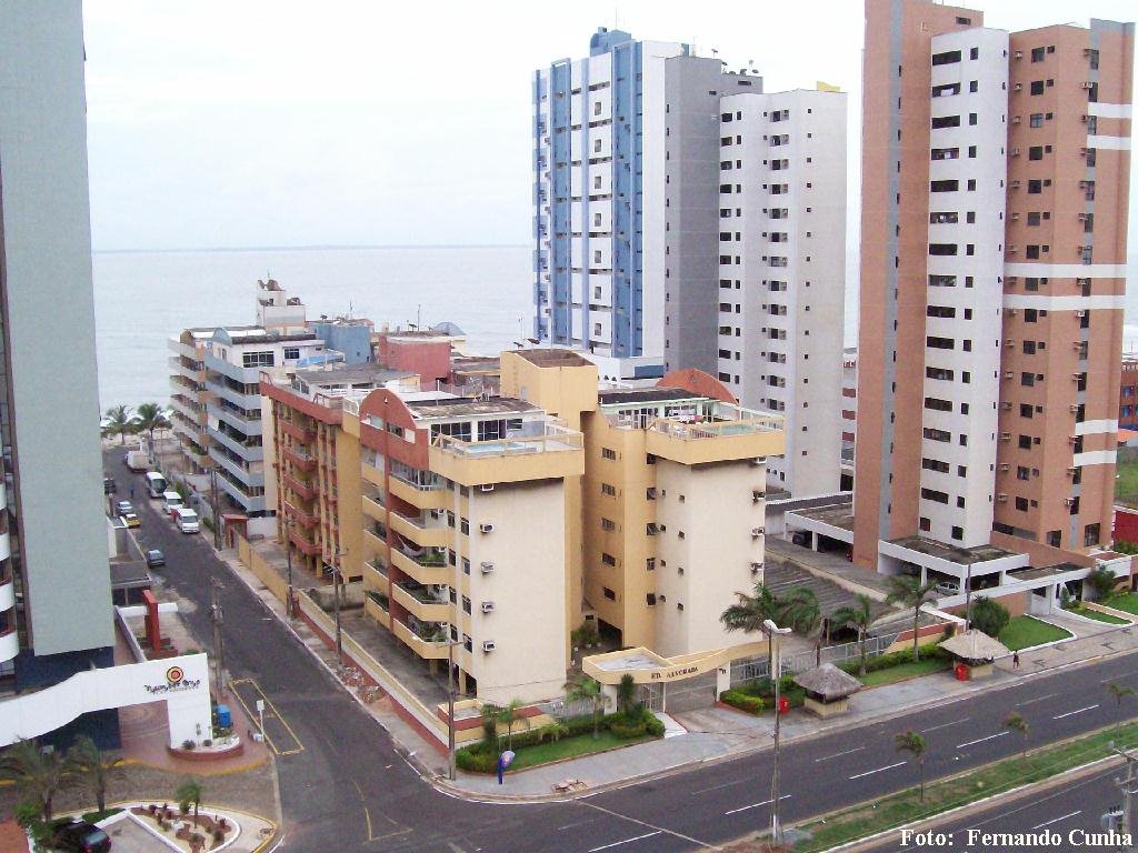 MODERNOS PRÉDIOS NA PONTA D'AREIA. by Fernando Cunha