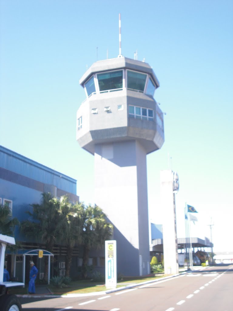 Torre do Aeroporto de Londrina by Alexandre Barros#