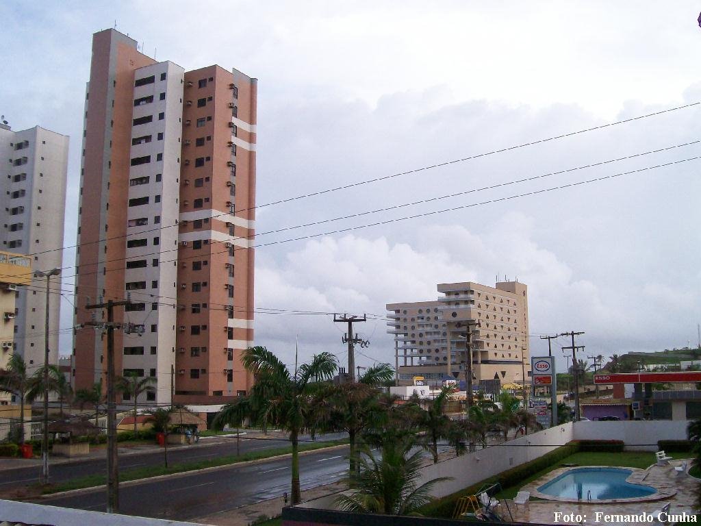 AVENIDA DOS HOLANDESES, AO FUNDO O RIO POTY HOTEL. by Fernando Cunha