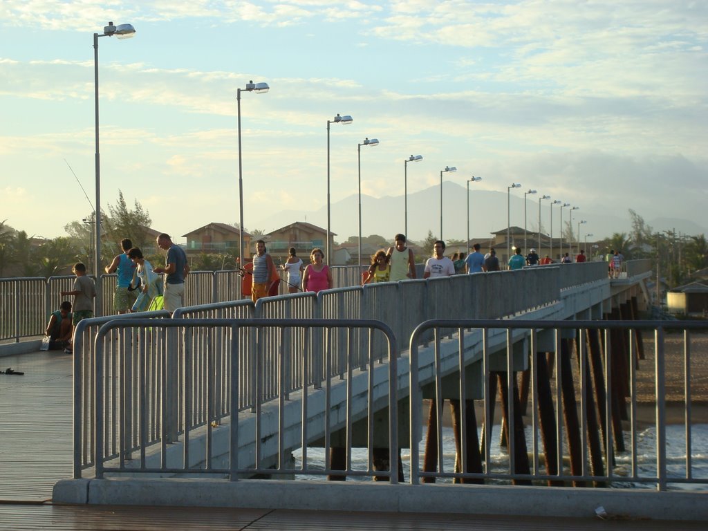 Pier da Praia da Costa Azul by eduardo_esteves