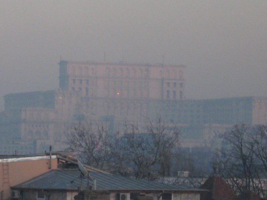 Casa Poporului, vedere de pe casa, situata pe Dr. Marinescu by gmpredut