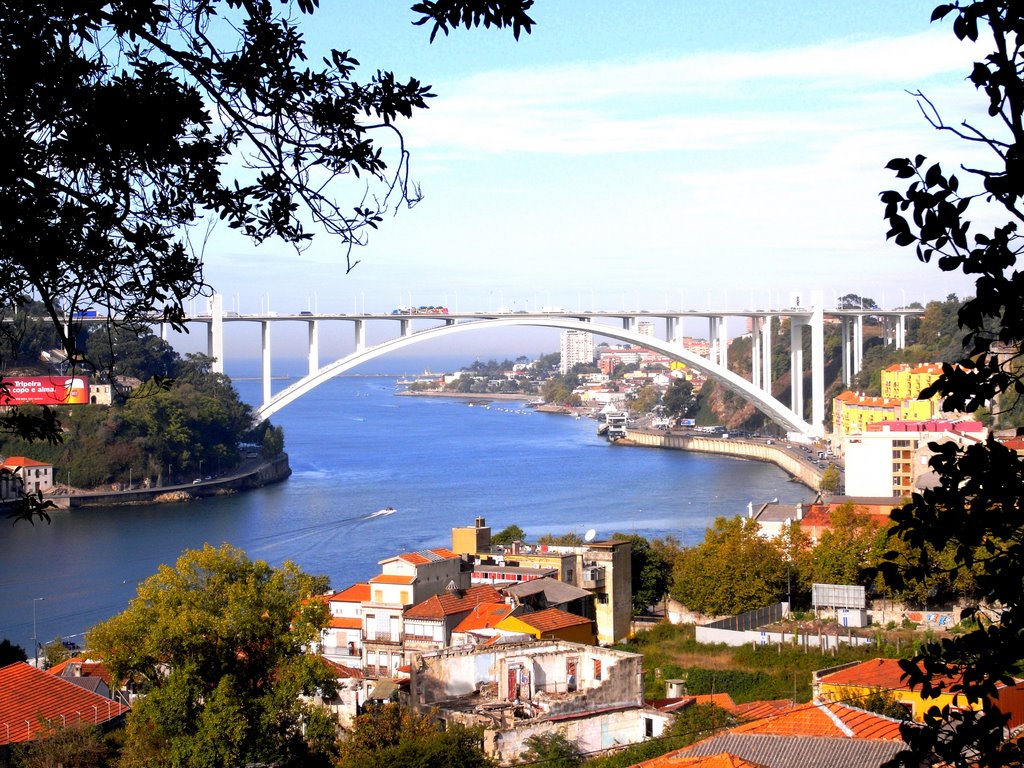 Porto´s letzte Brücke vor dem Atlantik by rainergeraldwagner