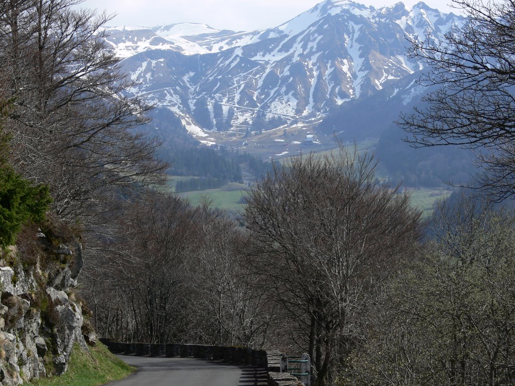 Puy de Sancy vu du Mont-Dore (Puy-de-Dôme) by Naru Kenji