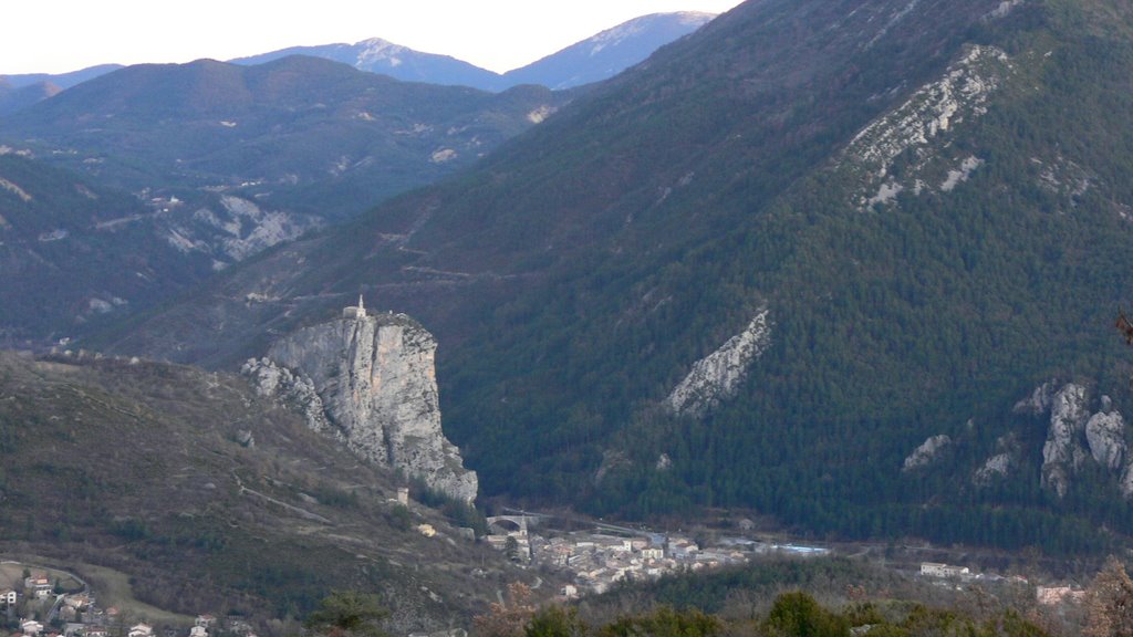 Castellane (Alpes-de-Haute-Provence) by Naru Kenji