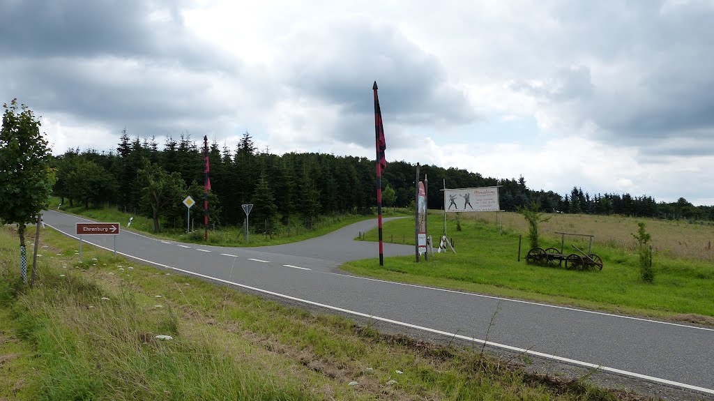 Einfahrt zur Ehrenburg by Ralf Van Kaleme