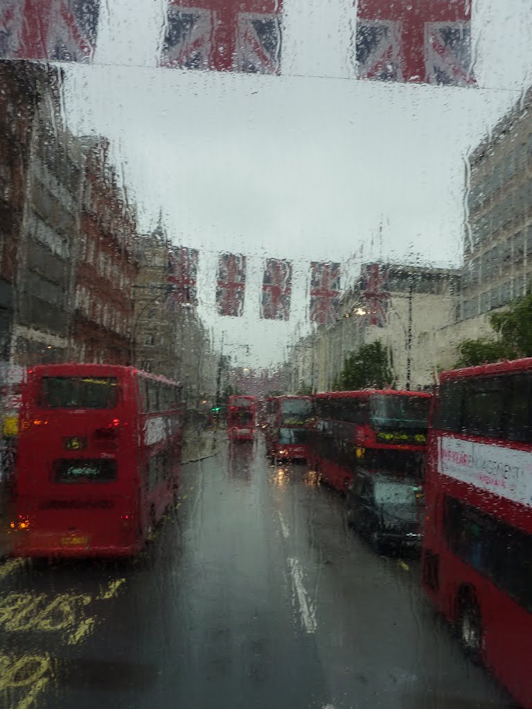 Rainy day in London by ashabot