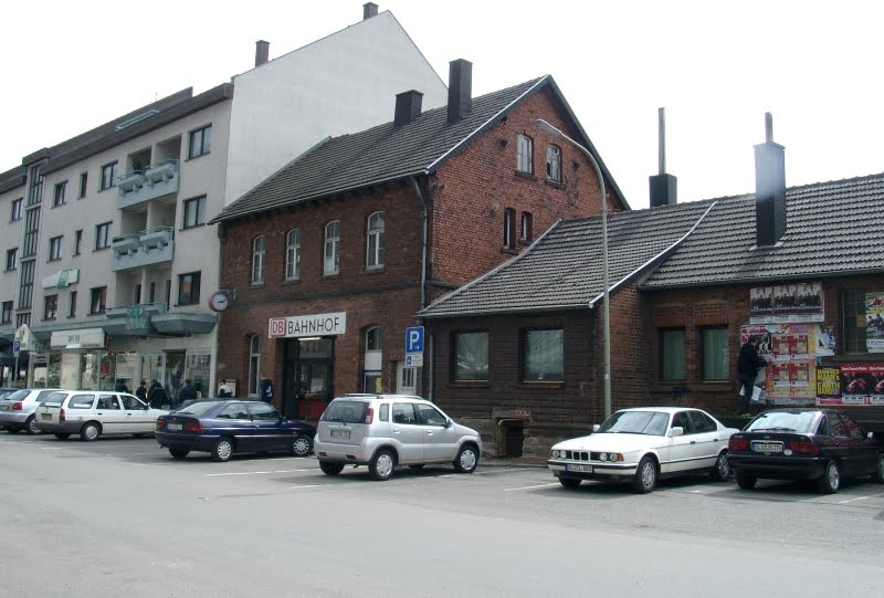 Lebach, Endpunkt der Strecke von Völklingen, wenn das DB-Schild nicht wäre, könnte man es für ein ganz normales Wohnhaus halten. by MaloryPink