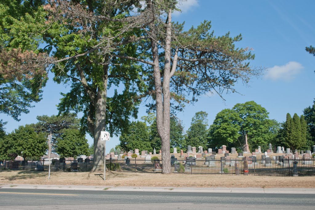 Cemetery In Paris by PolarChimes