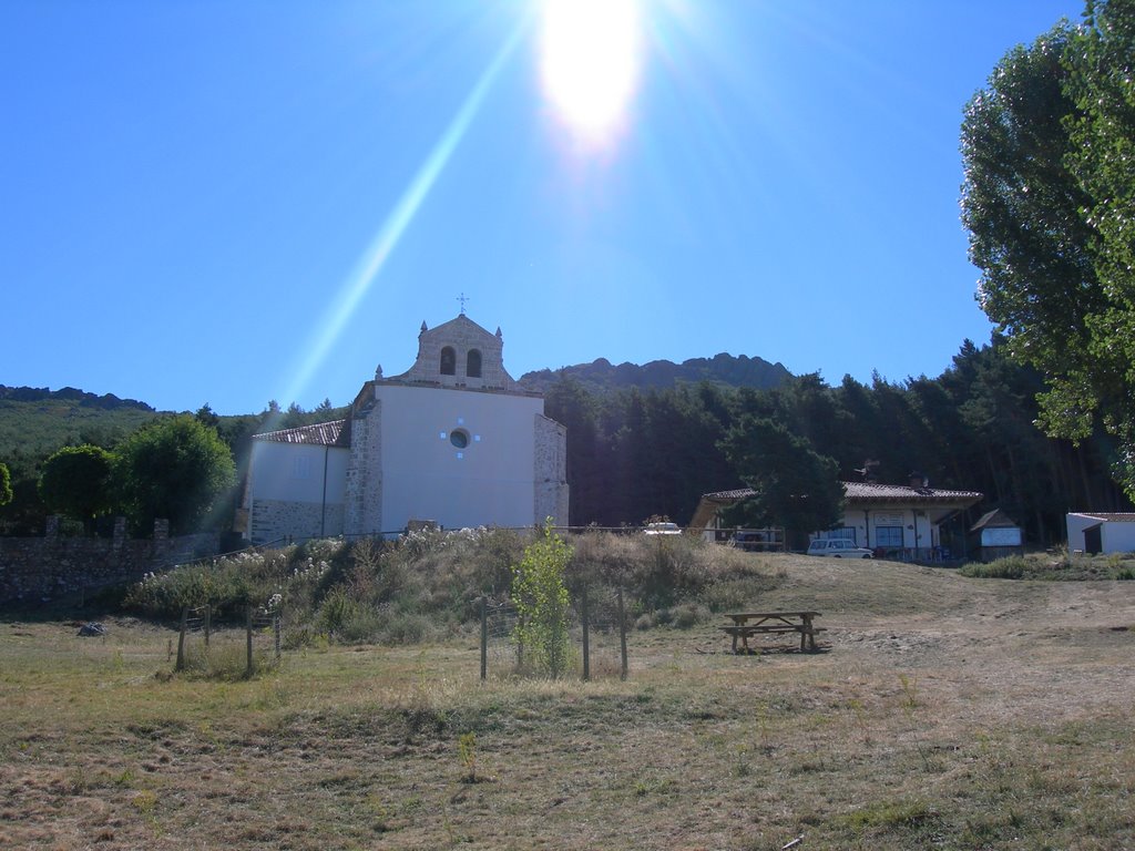 Ermita de Hontanares by Joaking