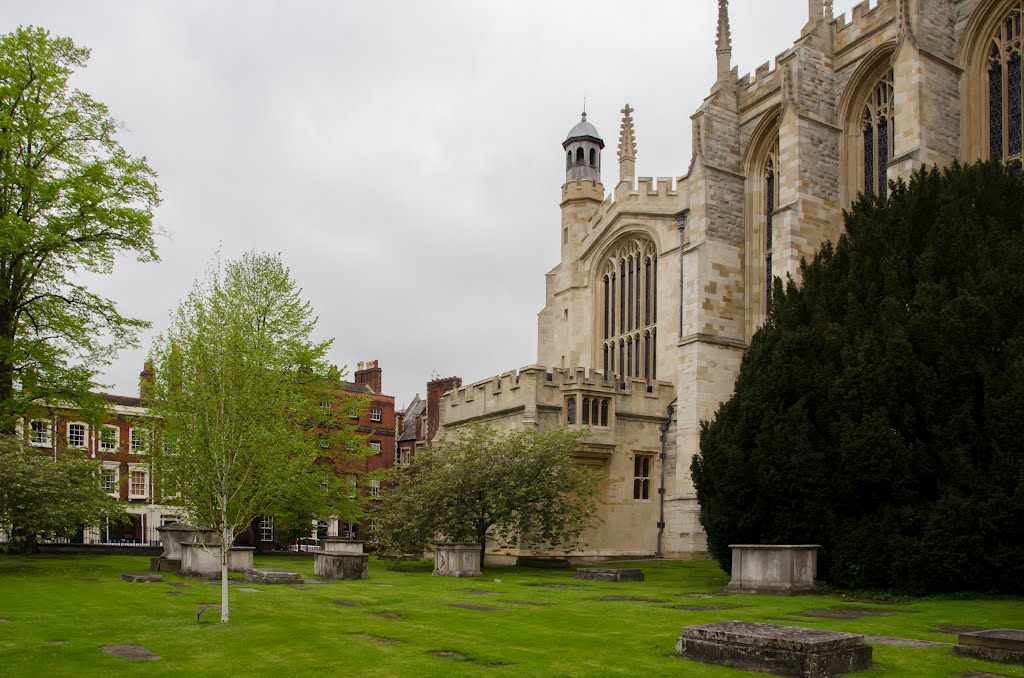 Graveyard in Eton by Alexander Kachkaev