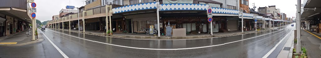 Takayama city , 高山市内 by ztanuki