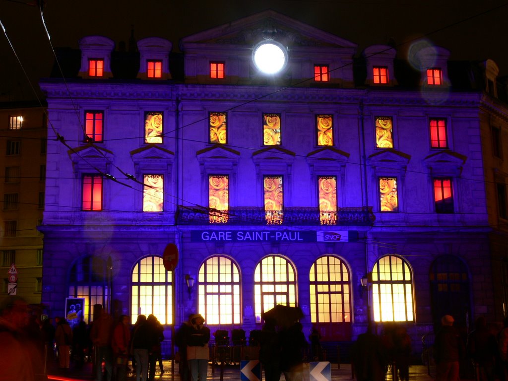 Lyon - Gare St Paul (Fête des Lumières 2007) by Naru Kenji