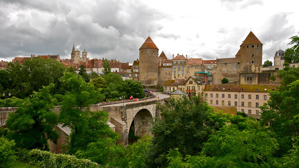 Semur-en-Auxois , Bourgogne by markjone