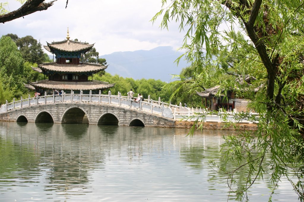 Jade Spring park (YuQuan Gong Yuan) ,see also www.bennenk.com by Marius Bennenk