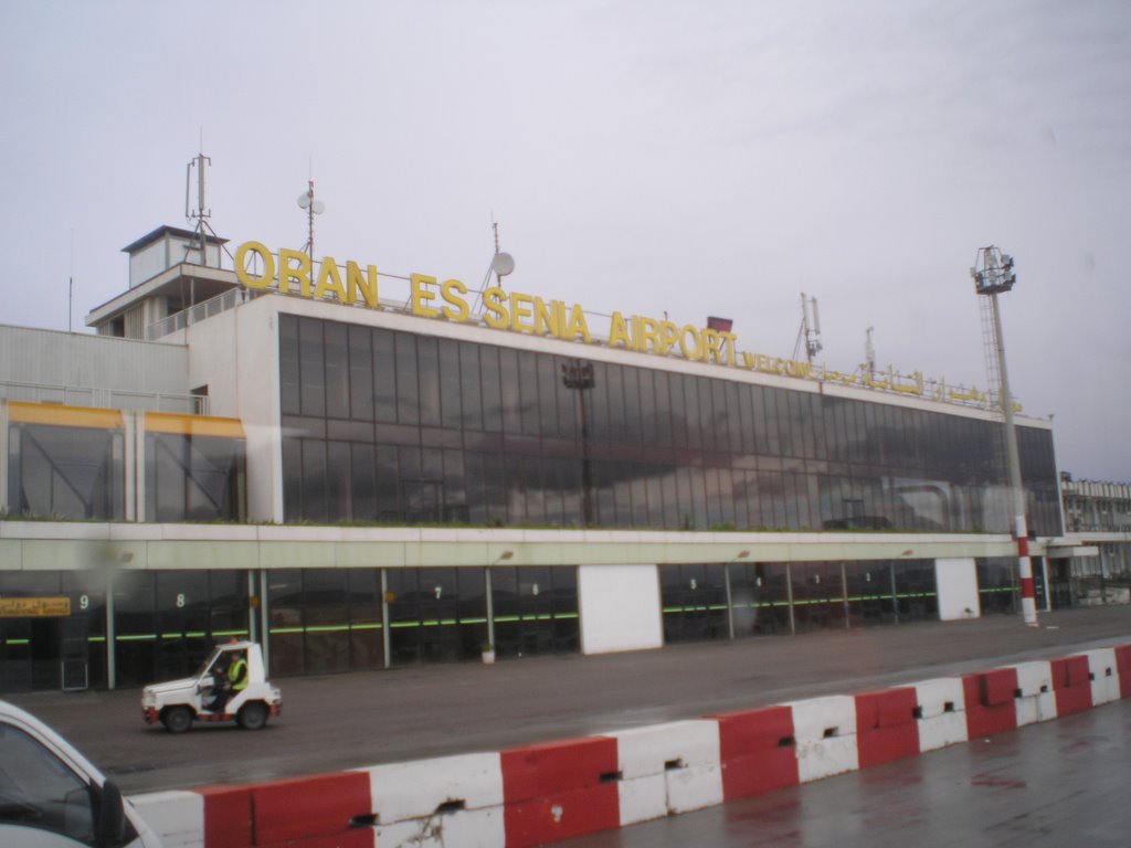 Aeroport Oran - Es Senia by Martí Carbonell