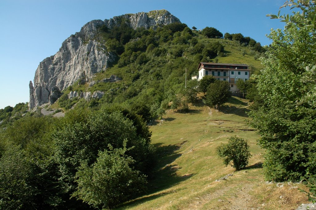 Corno Centrale e rifugio S.E.V. by sergio servodio