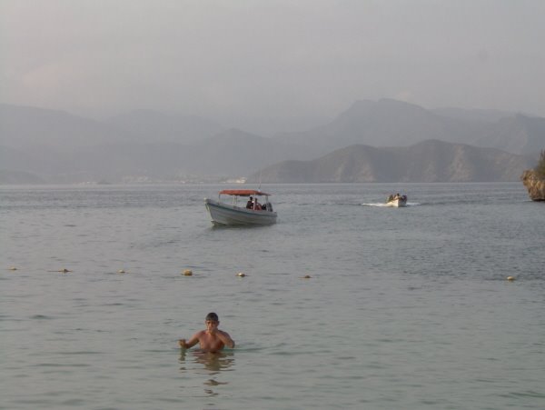 Isla El Faro - Parque Nacional Mochima edo. Anzoátegui by J. Carlos Gámez