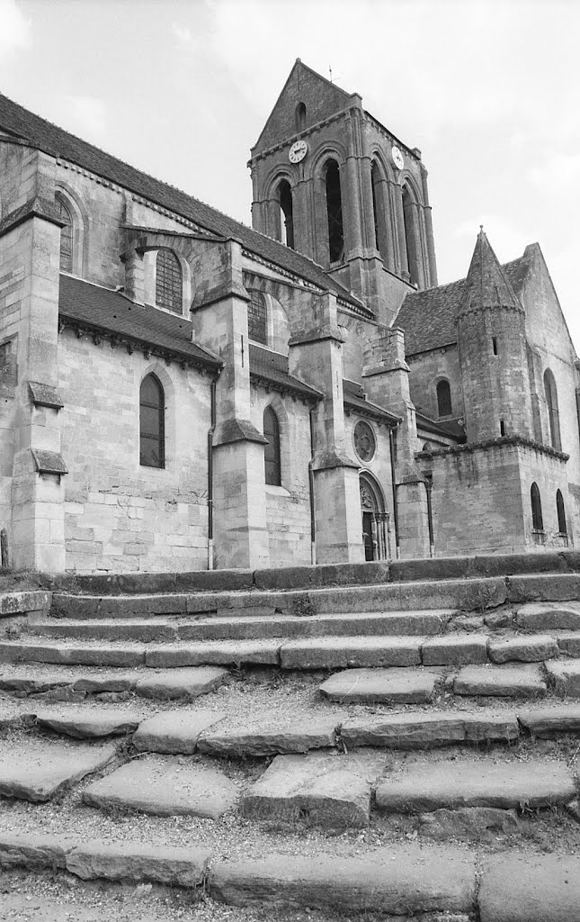 Igreja de Auvers-sur-Oise, pintada por Vicent van Gogh by Margarida Bico