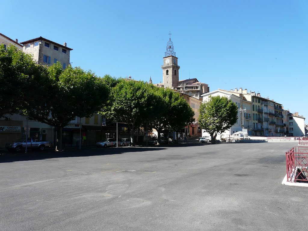 Parking et Tour d'Horloge de Digne-les-Bains, département Hautes-Alpes, France by David Jimmink